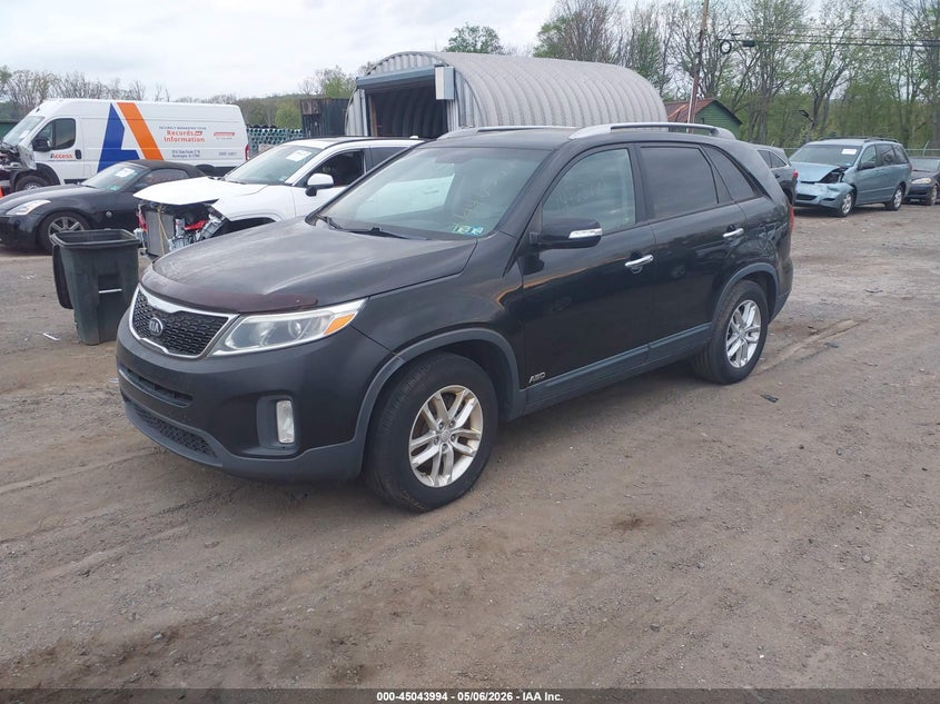 2015 Kia Sorento VIN 5XYKTDA77FG611391 IAAI salvage auction — NORMAL WEAR, Salvage (Texas), sold $500 on 2026-07-30 (photo 2)