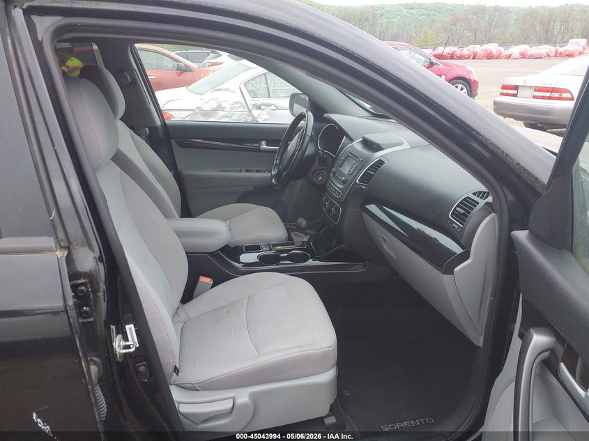 2015 Kia Sorento VIN 5XYKTDA77FG611391 IAAI salvage auction — NORMAL WEAR, Salvage (Texas), sold $500 on 2026-07-30 (photo 5)