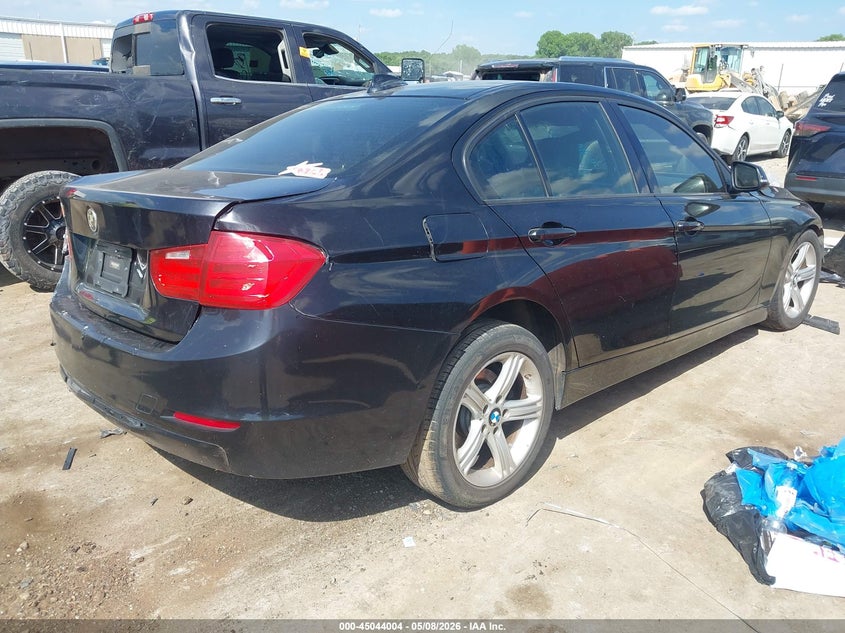 2013 BMW 3er VIN WBA3B5C51DF598806 IAAI salvage auction — FRONT END, Rebuilt (Oklahoma), sold $400 on 2026-07-08 (photo 4)