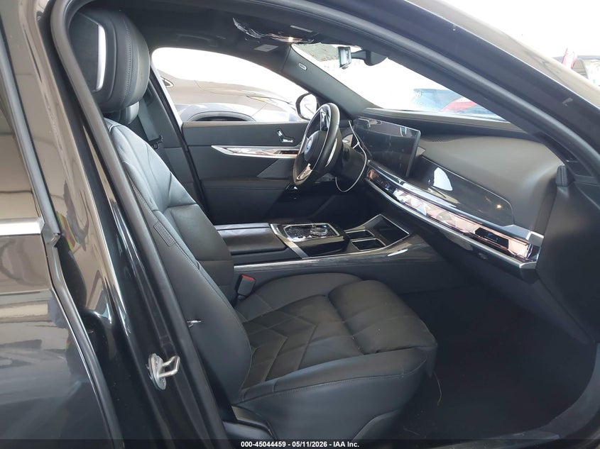 2025 BMW I7 VIN WBY43EJ04SCU39688 IAAI salvage auction — FRONT & REAR, Salvage (California), sold $34,850 on 2026-07-16 (photo 5)