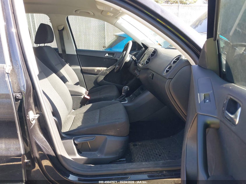2017 Volkswagen Tiguan VIN WVGBV7AX6HK051710 IAAI salvage auction — HAIL, Junk Bill Of Sale Mv2459 (Wisconsin), sold $1,125 on 2026-07-22 (photo 5)