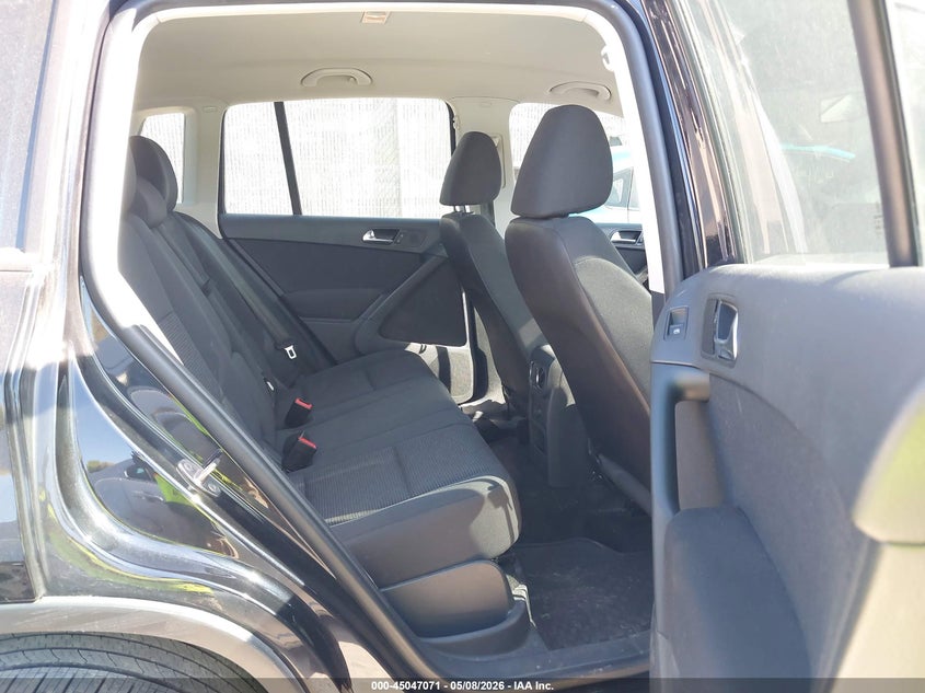 2017 Volkswagen Tiguan VIN WVGBV7AX6HK051710 IAAI salvage auction — HAIL, Junk Bill Of Sale Mv2459 (Wisconsin), sold $1,125 on 2026-07-22 (photo 8)