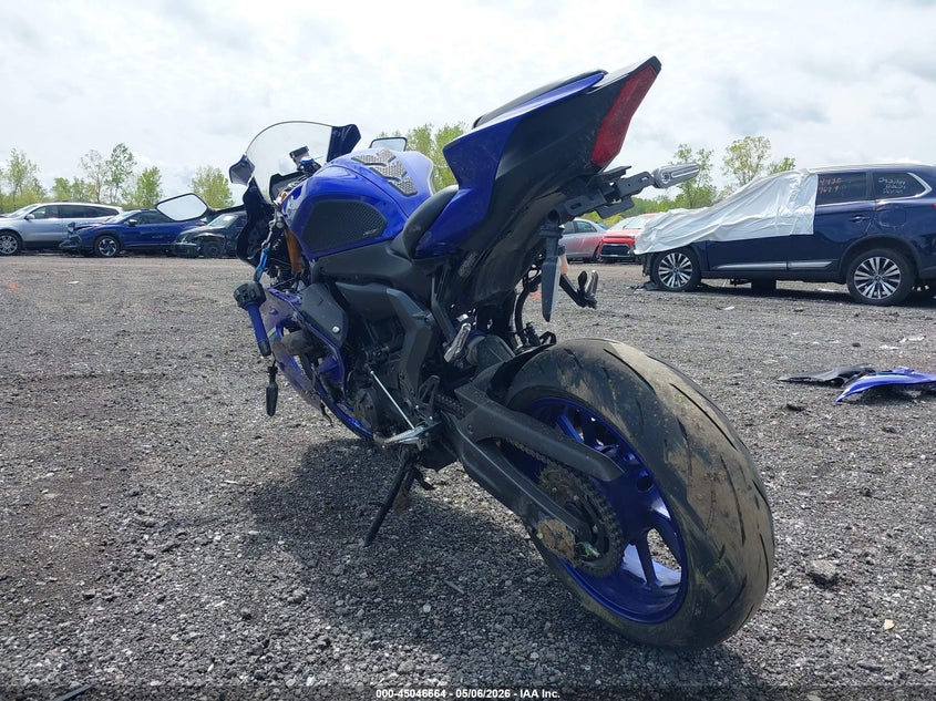 2025 Yamaha Yzf VIN JYARM38E8SA019899 IAAI salvage auction — SIDE, Salvage (Ohio), sold $1,500 on 2026-07-28 (photo 3)