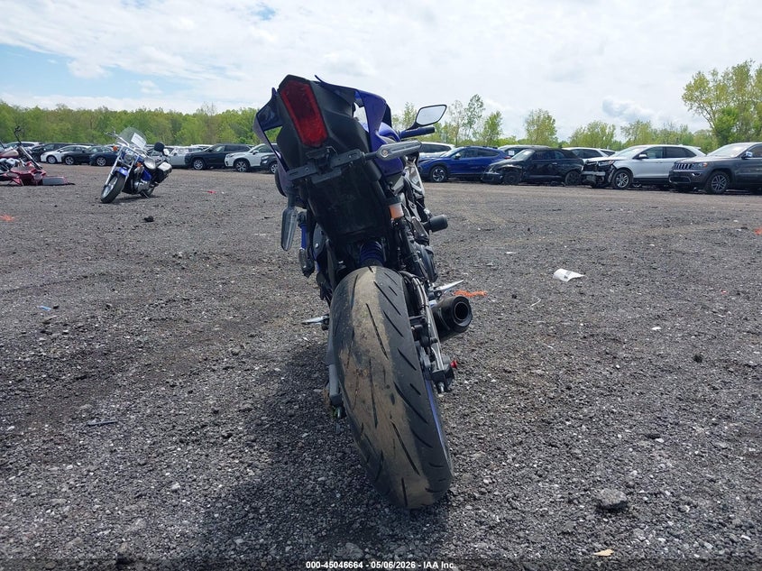 2025 Yamaha Yzf VIN JYARM38E8SA019899 IAAI salvage auction — SIDE, Salvage (Ohio), sold $1,500 on 2026-07-28 (photo 6)