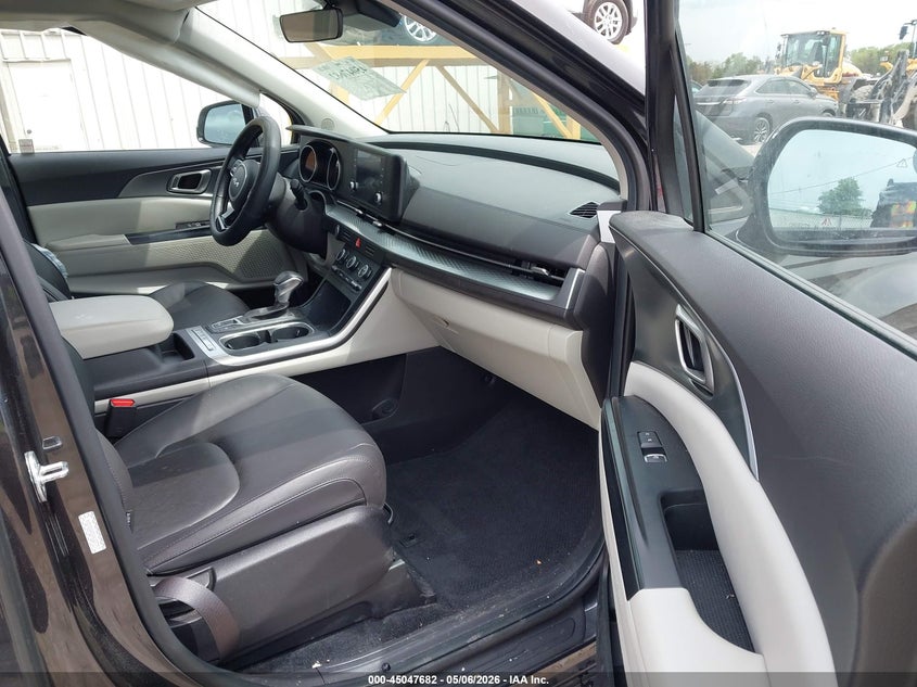 2024 Kia Carnival VIN KNDNB4H31R6327717 IAAI salvage auction — LEFT SIDE, Salvage (Illinois), sold $9,400 on 2026-07-28 (photo 5)