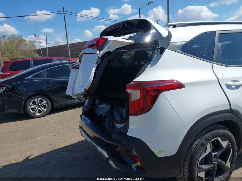 2026 Kia Seltos VIN KNDEU2AA7T7867856 IAAI salvage auction — FRONT & REAR, Salvage Title, sold $6,500 on 2026-08-01 (photo 6)