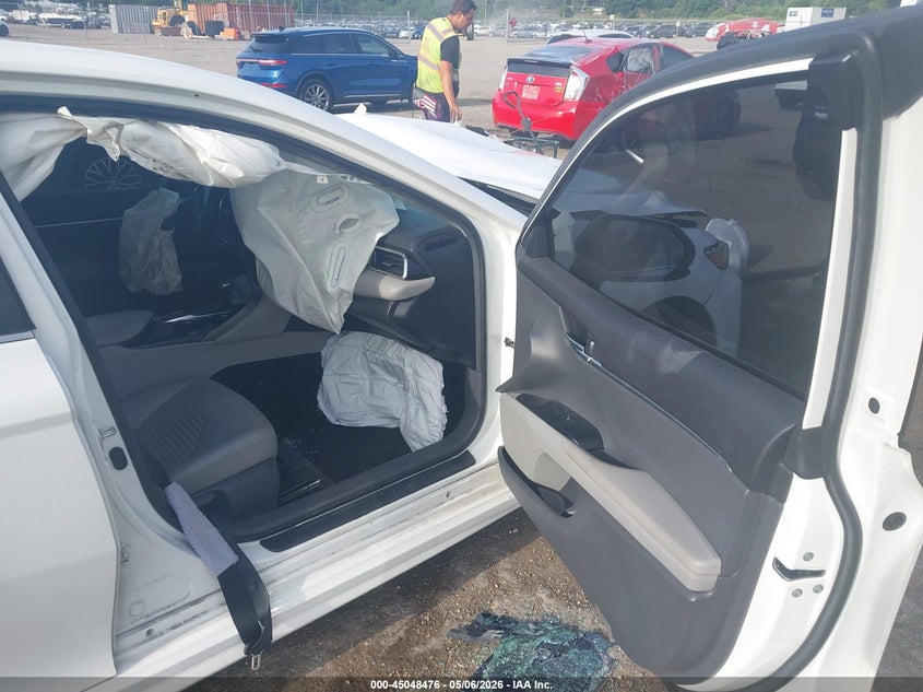 2018 Toyota Camry VIN JTNB11HKXJ3033195 IAAI salvage auction — FRONT END, Rebuildable (Florida), sold $2,975 on 2026-07-23 (photo 5)