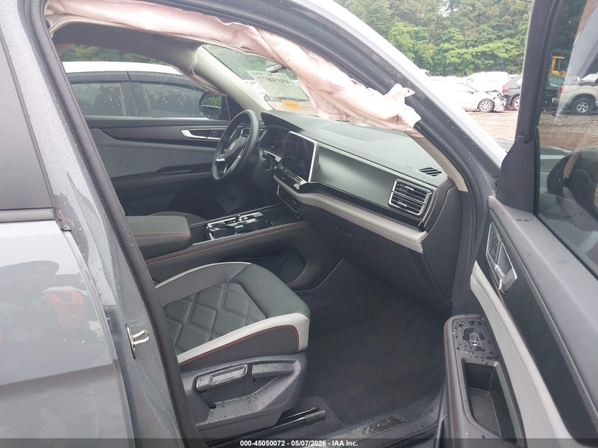 2025 Volkswagen Atlas VIN 1V2CR2CA2SC502804 IAAI salvage auction — RIGHT SIDE, Salvage Title, sold $13,450 on 2026-07-29 (photo 5)