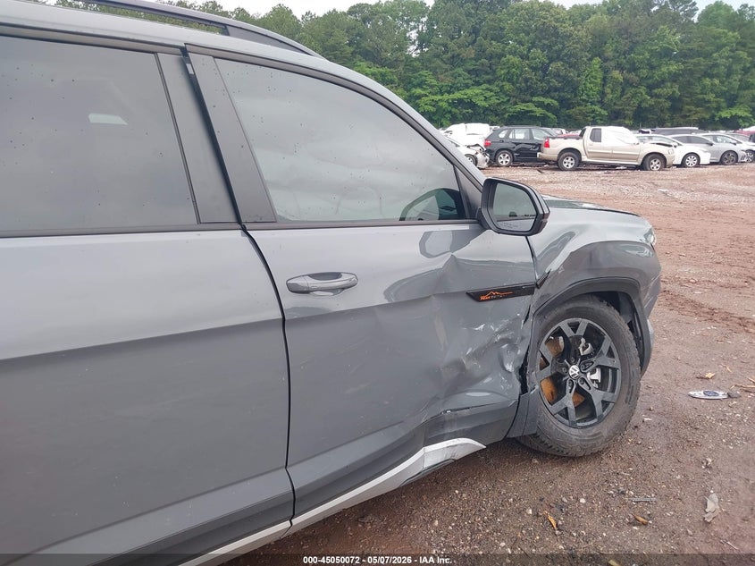 2025 Volkswagen Atlas VIN 1V2CR2CA2SC502804 IAAI salvage auction — RIGHT SIDE, Salvage Title, sold $13,450 on 2026-07-29 (photo 6)