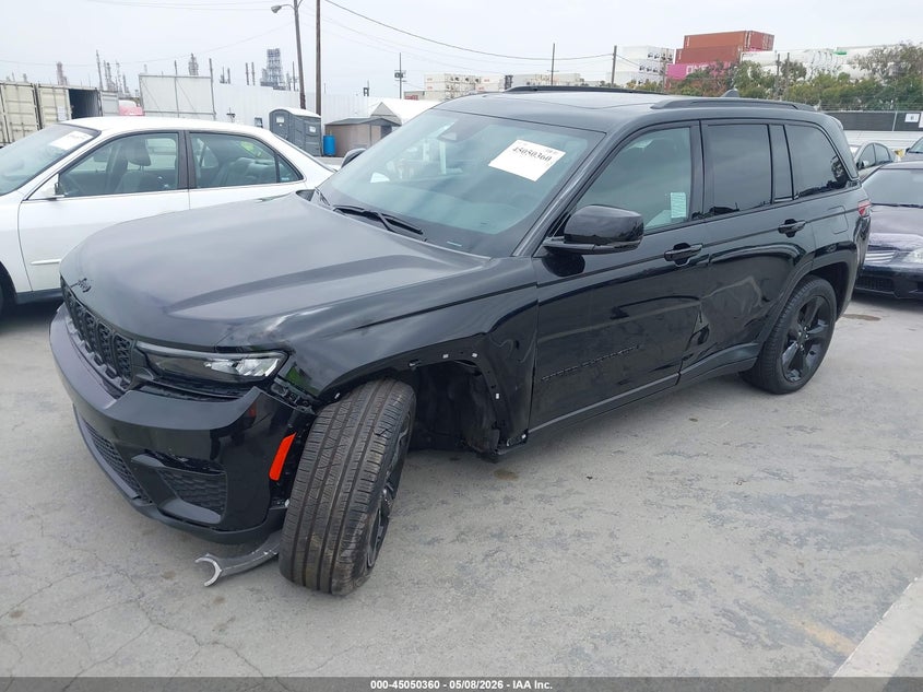 2025 Jeep Grand cherokee VIN 1C4RJGBG9SC272975 IAAI salvage auction — FRONT END, Salvage Title, sold $17,600 on 2026-08-22 (photo 2)