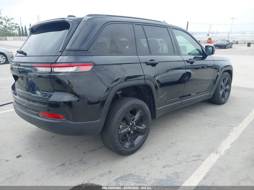 2025 Jeep Grand cherokee VIN 1C4RJGBG9SC272975 IAAI salvage auction — FRONT END, Salvage Title, sold $17,600 on 2026-08-22 (photo 4)