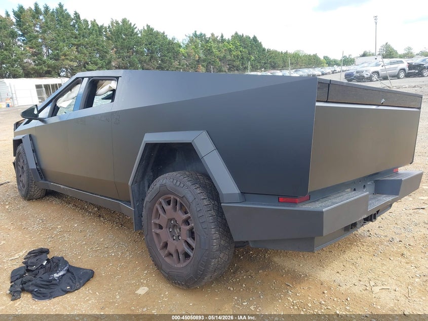 2024 Tesla Cybertruck VIN 7G2CEHED7RA052999 IAAI salvage auction — RIGHT SIDE, Salvage (Idaho), sold $14,300 on 2026-07-16 (photo 3)