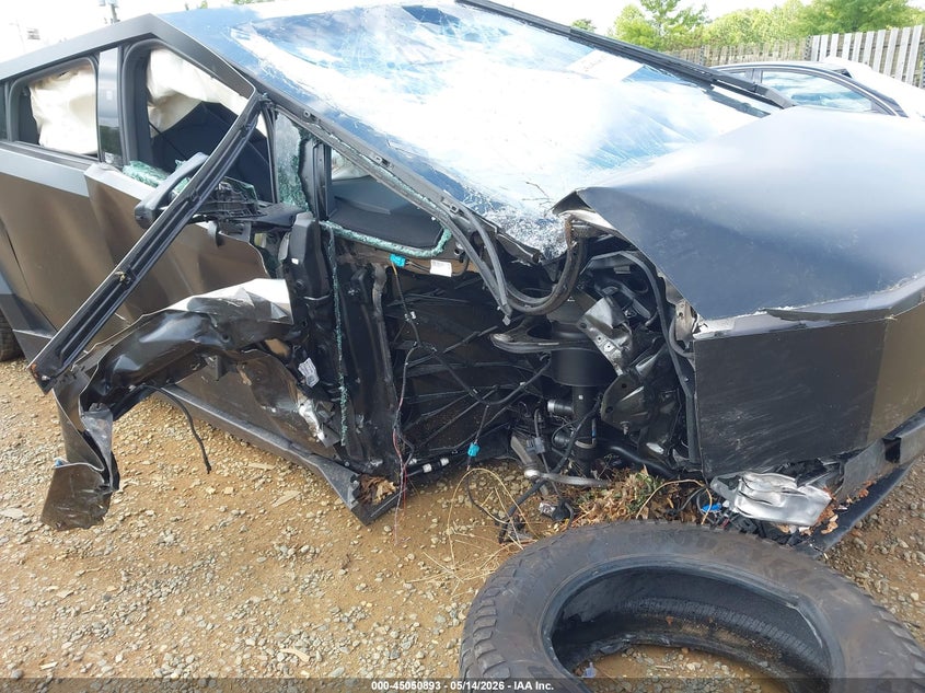 2024 Tesla Cybertruck VIN 7G2CEHED7RA052999 IAAI salvage auction — RIGHT SIDE, Salvage (Idaho), sold $14,300 on 2026-07-16 (photo 6)