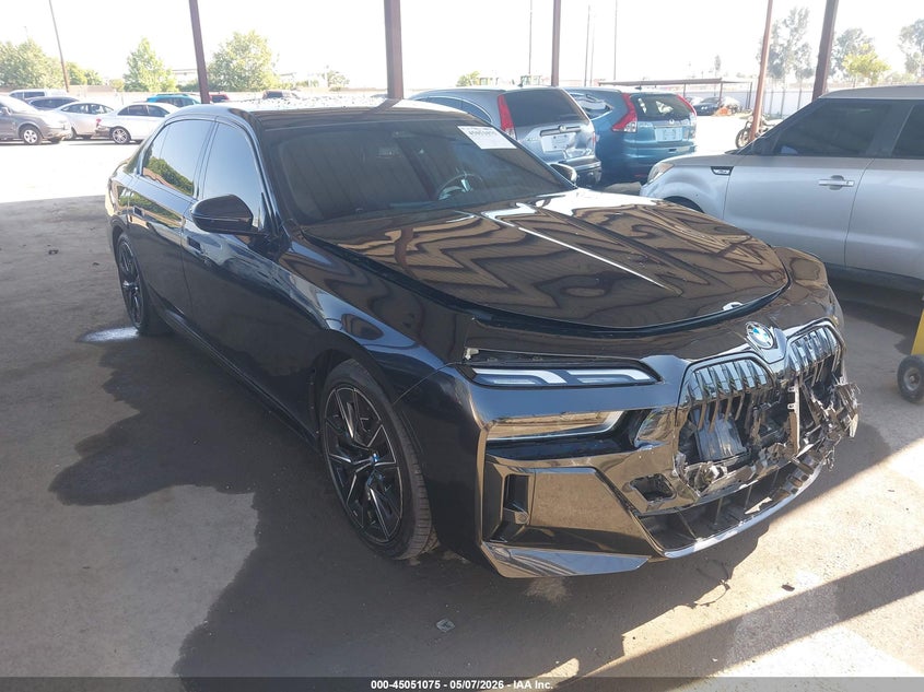 2023 BMW 7er VIN WBA23EH06PCM76129 IAAI salvage auction — FRONT END, Salvage (California), sold $36,250 on 2026-07-17 (photo 1)