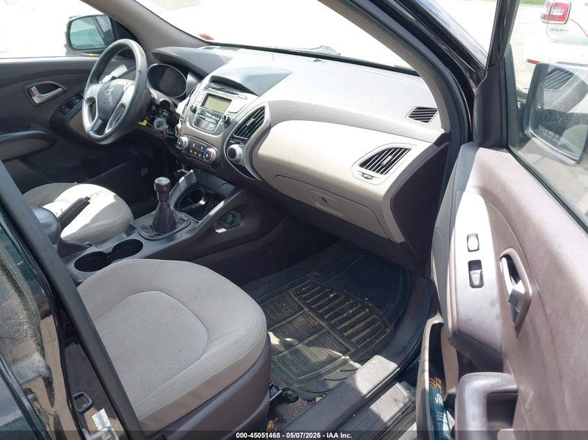 2011 Hyundai Tucson VIN KM8JT3AB0BU183243 IAAI salvage auction — THEFT, Mv-907A (New York), sold $725 on 2026-07-21 (photo 5)