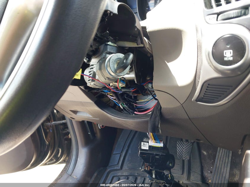 2011 Hyundai Tucson VIN KM8JT3AB0BU183243 IAAI salvage auction — THEFT, Mv-907A (New York), sold $725 on 2026-07-21 (photo 6)