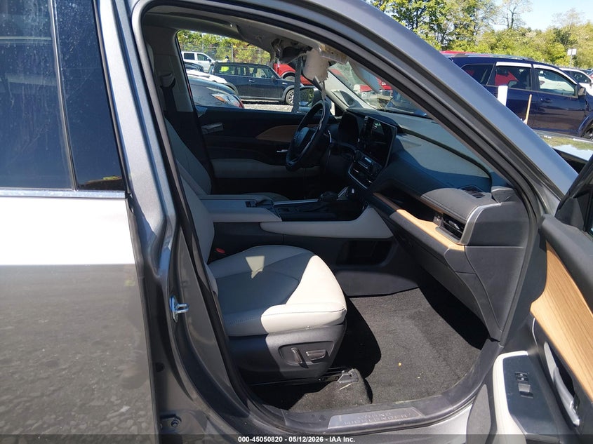 2025 Toyota Highlander VIN 5TDACAB50SS031484 IAAI salvage auction — SIDE, Salvage Title, sold $33,125 on 2026-07-22 (photo 5)