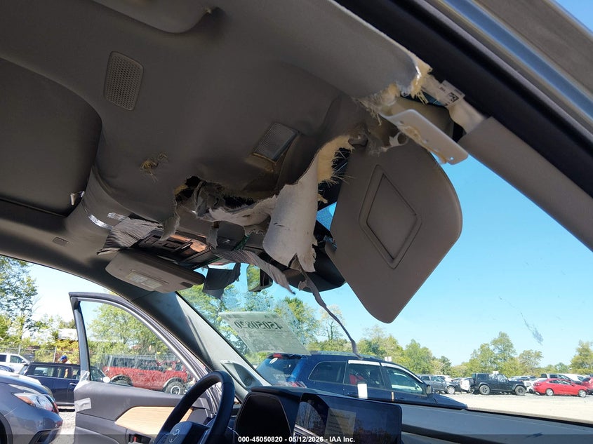 2025 Toyota Highlander VIN 5TDACAB50SS031484 IAAI salvage auction — SIDE, Salvage Title, sold $33,125 on 2026-07-22 (photo 6)