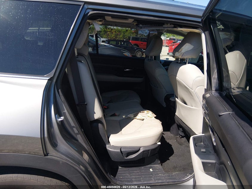 2025 Toyota Highlander VIN 5TDACAB50SS031484 IAAI salvage auction — SIDE, Salvage Title, sold $33,125 on 2026-07-22 (photo 8)