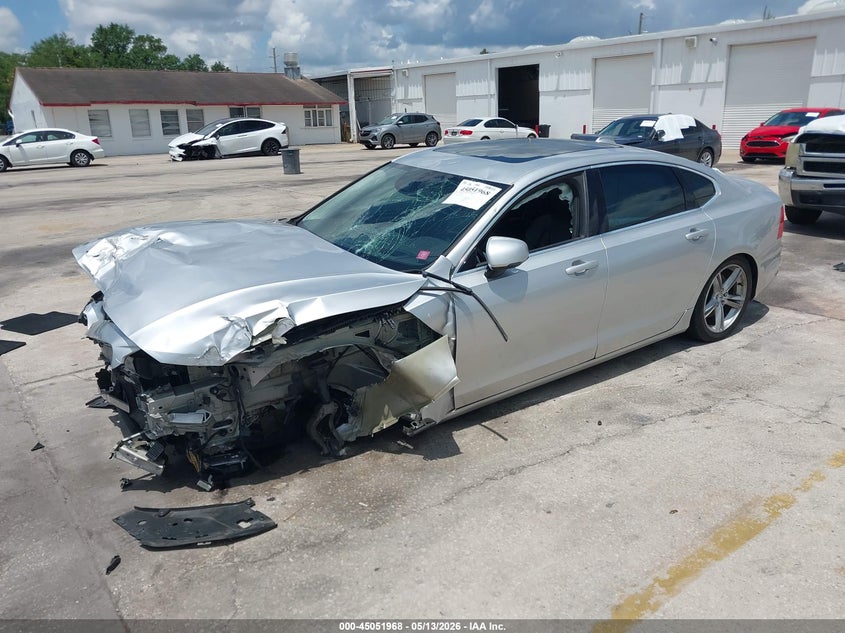 2018 Volvo S90 VIN LVY982AK9JP007395 IAAI salvage auction — LEFT SIDE, Rebuildable (Florida), sold $400 on 2026-07-15 (photo 2)