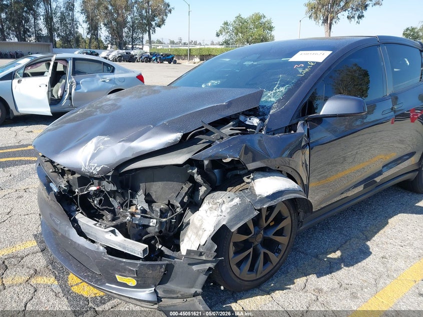 2022 Tesla Model x VIN 7SAXCBE56NF334115 IAAI salvage auction — FRONT & REAR, Salvage (California), sold $7,100 on 2026-07-14 (photo 6)