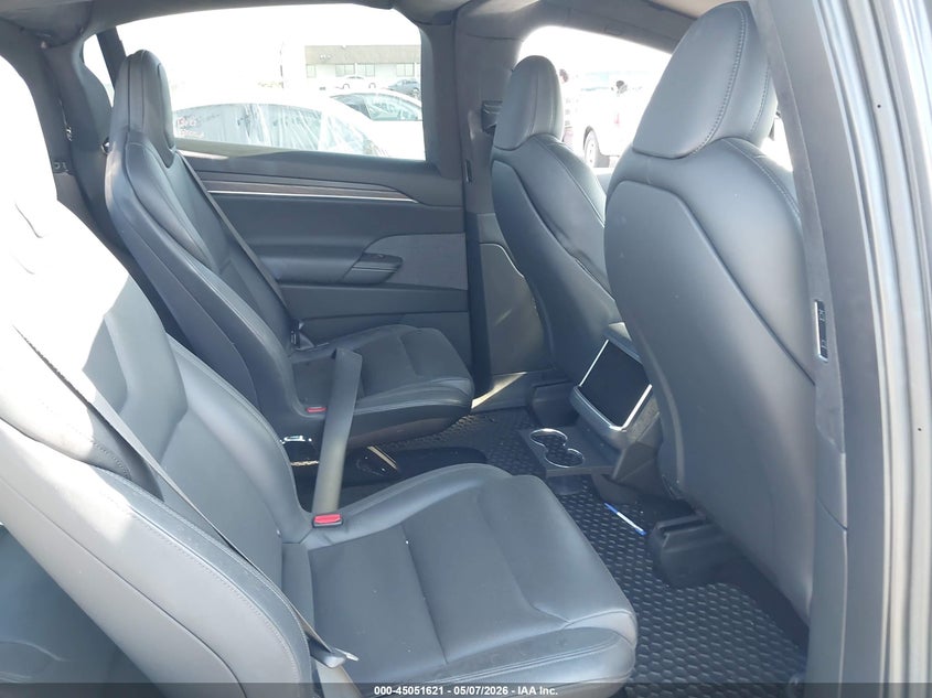 2022 Tesla Model x VIN 7SAXCBE56NF334115 IAAI salvage auction — FRONT & REAR, Salvage (California), sold $7,100 on 2026-07-14 (photo 8)