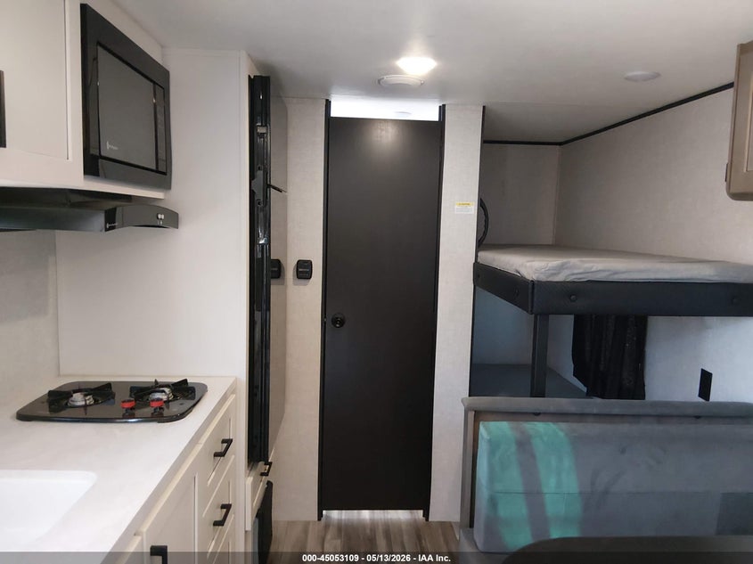 2025 Jayco Jayfl184bh VIN 1UJBC0AK3S1YC0176 IAAI salvage auction — HAIL, Regular Certificate (Iowa), sold $6,550 on 2026-07-08 (photo 8)