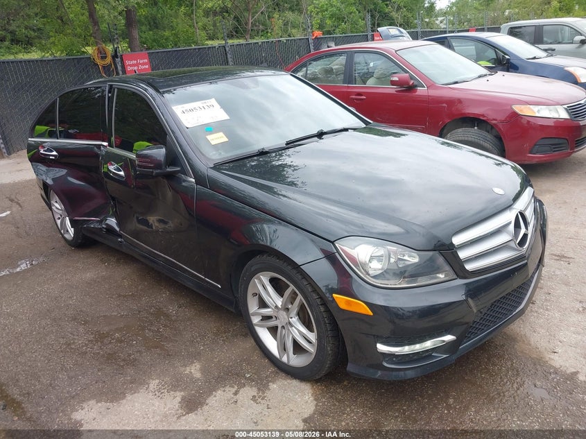 2013 Mercedes-benz C-klasse VIN WDDGF8AB6DG076904 IAAI salvage auction — RIGHT SIDE, Salvage (Kansas), sold $1,850 on 2026-07-29 (photo 1)