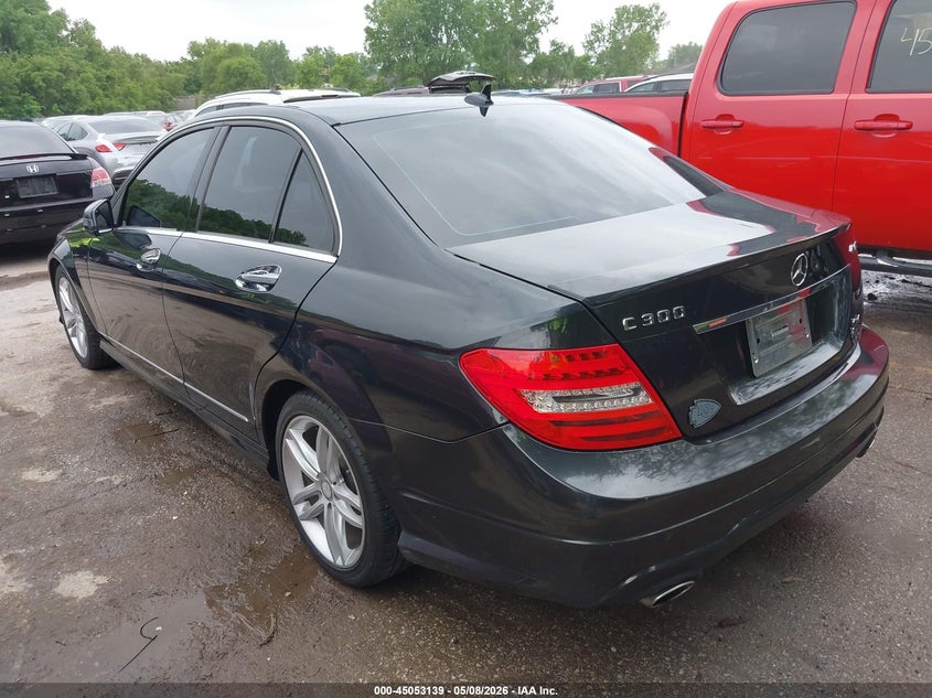 2013 Mercedes-benz C-klasse VIN WDDGF8AB6DG076904 IAAI salvage auction — RIGHT SIDE, Salvage (Kansas), sold $1,850 on 2026-07-29 (photo 3)