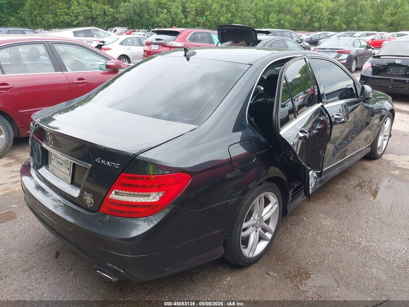 2013 Mercedes-benz C-klasse VIN WDDGF8AB6DG076904 IAAI salvage auction — RIGHT SIDE, Salvage (Kansas), sold $1,850 on 2026-07-29 (photo 4)