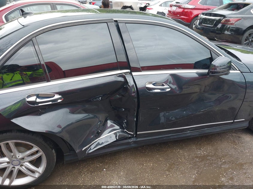 2013 Mercedes-benz C-klasse VIN WDDGF8AB6DG076904 IAAI salvage auction — RIGHT SIDE, Salvage (Kansas), sold $1,850 on 2026-07-29 (photo 6)