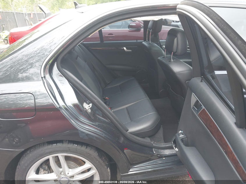 2013 Mercedes-benz C-klasse VIN WDDGF8AB6DG076904 IAAI salvage auction — RIGHT SIDE, Salvage (Kansas), sold $1,850 on 2026-07-29 (photo 8)