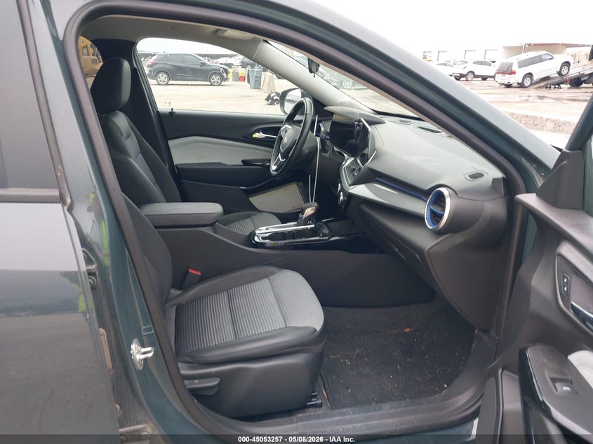 2025 Chevrolet Trax VIN KL77LHEP7SC040360 IAAI salvage auction — HAIL, Salvage Title, sold $11,300 on 2026-08-26 (photo 5)
