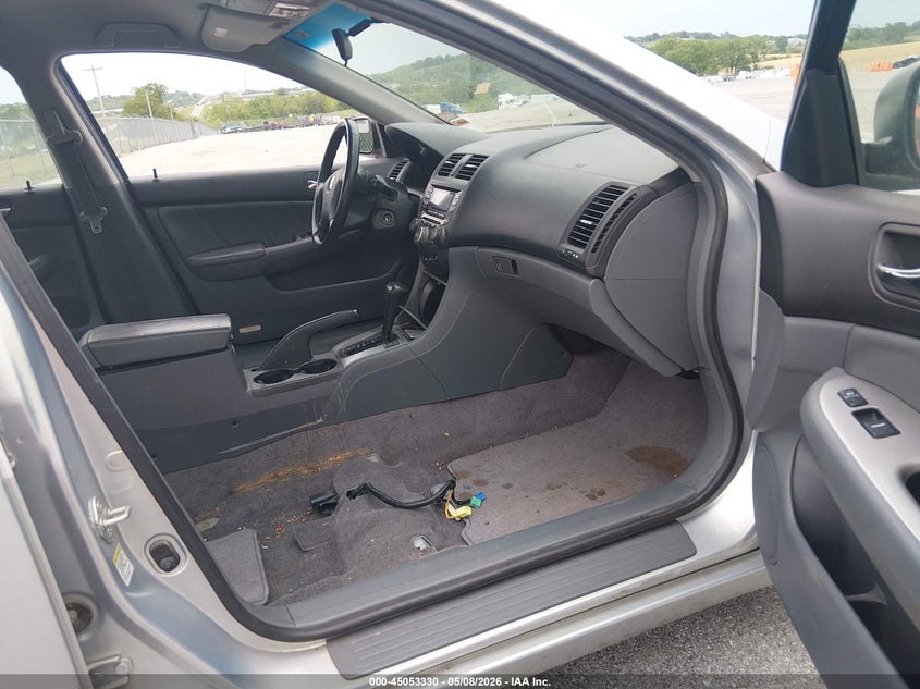 2005 Honda Accord VIN JHMCN36495C000951 IAAI salvage auction — NORMAL WEAR, Clear (Missouri), sold $75 on 2026-07-23 (photo 5)