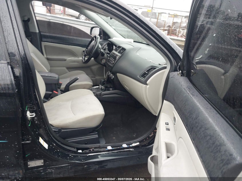 2017 Mitsubishi Outlander VIN JA4AR3AU8HZ032354 IAAI salvage auction — SIDE, Wait Title, sold $1,200 on 2026-08-31 (photo 5)