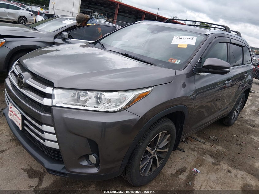 2018 Toyota Highlander VIN 5TDJZRFH9JS554308 IAAI salvage auction — HAIL, Salvage (West Virginia), sold $15,000 on 2026-07-16 (photo 2)