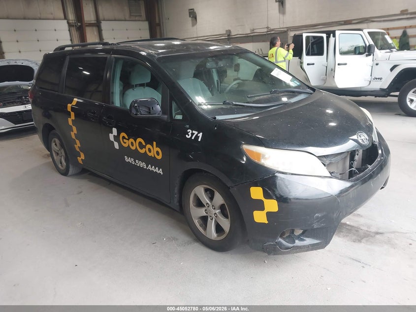 2011 Toyota Sienna VIN 5TDKK3DC2BS051055 IAAI salvage auction — NORMAL WEAR, Salvage (Texas), sold $1,375 on 2026-07-29 (photo 1)