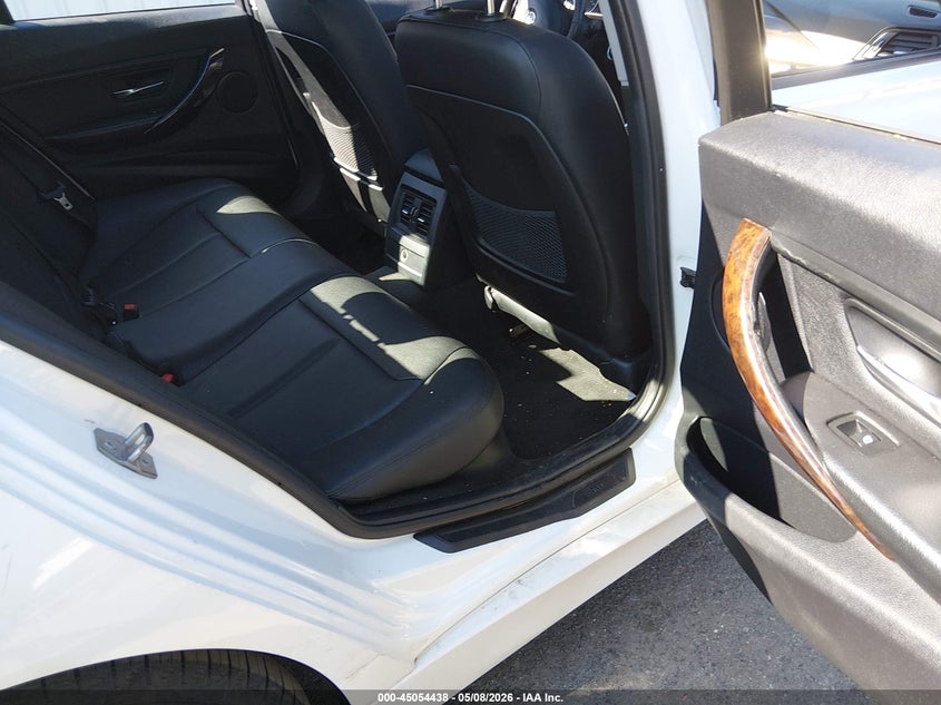 2015 BMW 3er VIN WBA3B5G56FNS15588 IAAI salvage auction — FRONT END, Salvage (Connecticut), sold $450 on 2026-07-30 (photo 8)