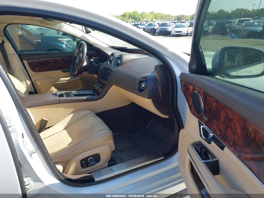 2016 Jaguar Xj VIN SAJWA1C73G8V93887 IAAI salvage auction — FRONT END, Salvage (Illinois), sold $450 on 2026-07-28 (photo 5)