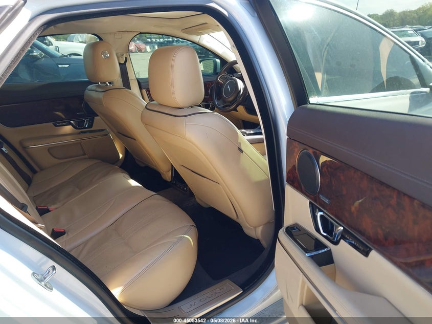 2016 Jaguar Xj VIN SAJWA1C73G8V93887 IAAI salvage auction — FRONT END, Salvage (Illinois), sold $450 on 2026-07-28 (photo 8)