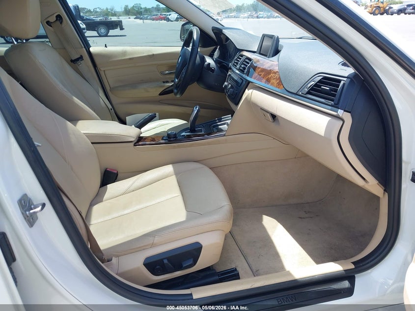 2014 BMW 3er VIN WBA3C1C5XEK105140 IAAI salvage auction — NORMAL WEAR, Clear (Montana), sold $400 on 2026-07-29 (photo 5)