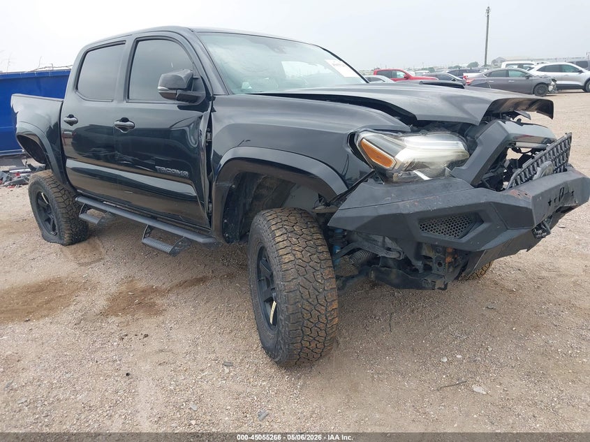2018 Toyota Tacoma VIN 5TFAZ5CN8JX066352 IAAI salvage auction — FRONT & REAR, Salvage (Texas), sold $4,100 on 2026-07-15 (photo 1)