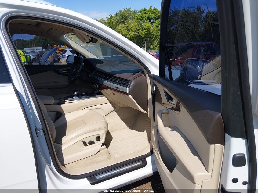2019 Audi Q7 VIN WA1LHAF74KD027093 IAAI salvage auction — FRONT END, Clear (Indiana), sold $9,500 on 2026-07-18 (photo 5)