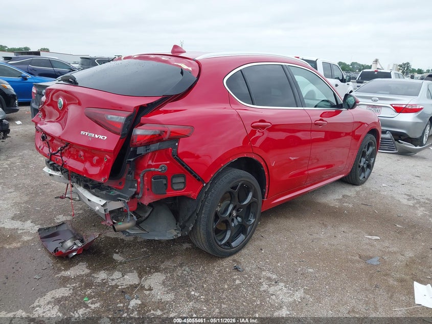 2020 Alfa romeo Stelvio VIN ZASPAKBN7L7C92331 IAAI salvage auction — REAR END, Salvage (Texas), sold $6,600 on 2026-08-11 (photo 4)