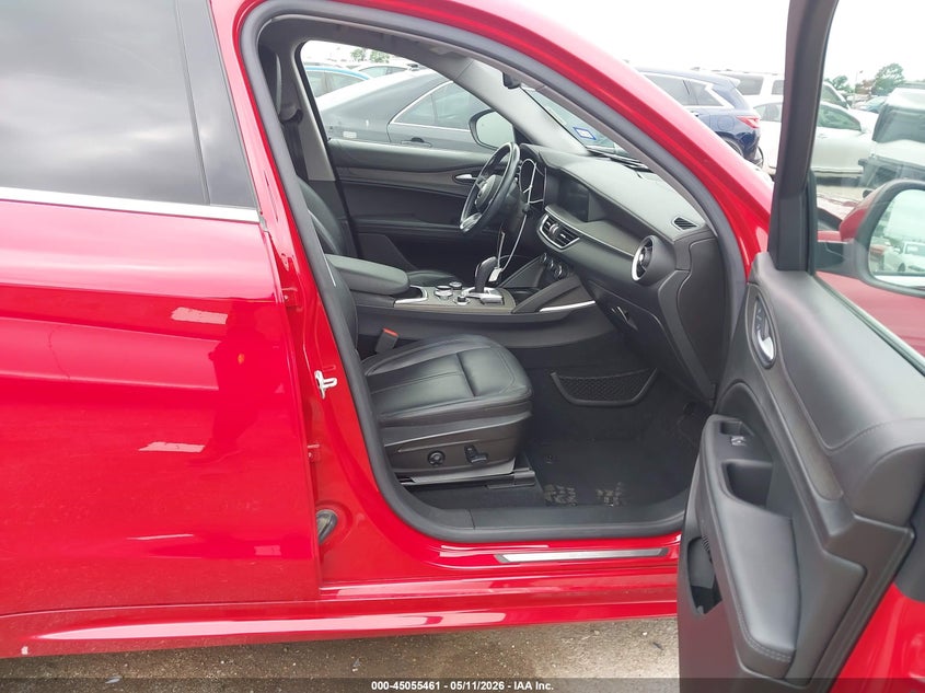 2020 Alfa romeo Stelvio VIN ZASPAKBN7L7C92331 IAAI salvage auction — REAR END, Salvage (Texas), sold $6,600 on 2026-08-11 (photo 5)