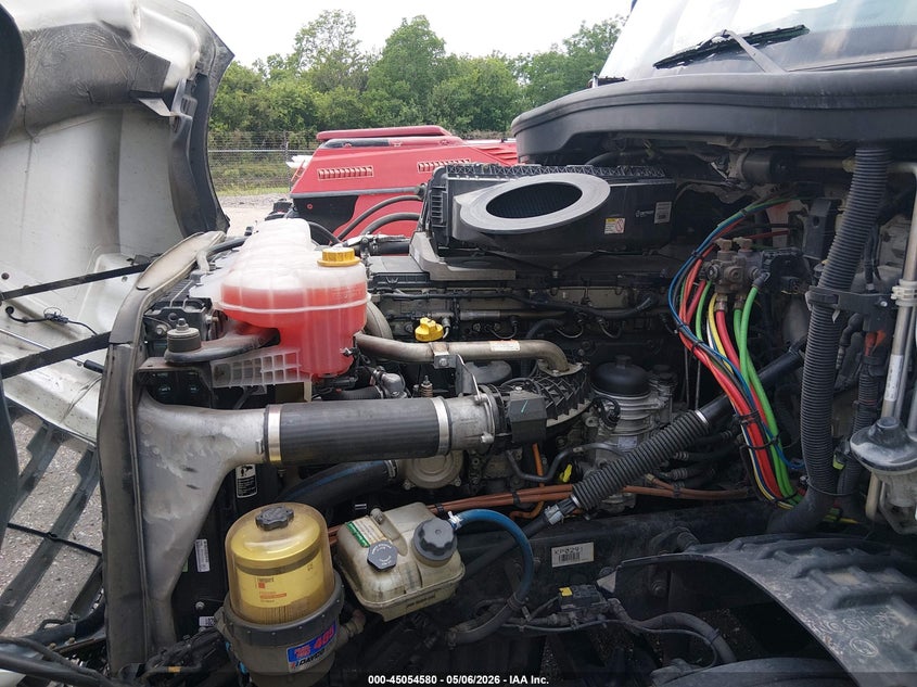 2019 Freightliner New cascadia 126 VIN 3AKJHHDRXKSKP0291 IAAI salvage auction — UNKNOWN, Clear (Louisiana), sold $25 on 2026-08-01 (photo 9)