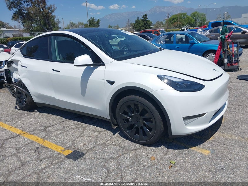 2022 Tesla Model y VIN 7SAYGAEE6NF522782 IAAI salvage auction — SIDE, Salvage (California), sold $9,500 on 2026-07-14 (photo 1)