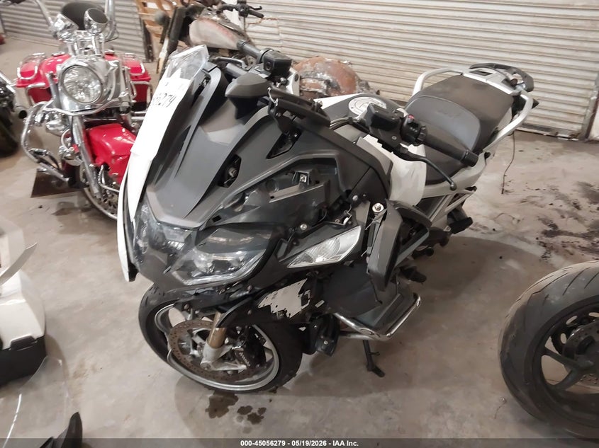 2022 BMW R 1250 VIN WB10L0308N6F32491 IAAI salvage auction — FRONT END, Salvage (California), sold $3,650 on 2026-07-07 (photo 2)