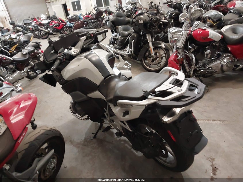 2022 BMW R 1250 VIN WB10L0308N6F32491 IAAI salvage auction — FRONT END, Salvage (California), sold $3,650 on 2026-07-07 (photo 3)