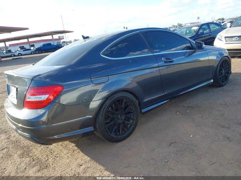2014 Mercedes-benz C-klasse VIN WDDGJ4HB1EG268682 IAAI salvage auction — NORMAL WEAR, Salvage (Texas), sold $25 on 2026-08-18 (photo 4)
